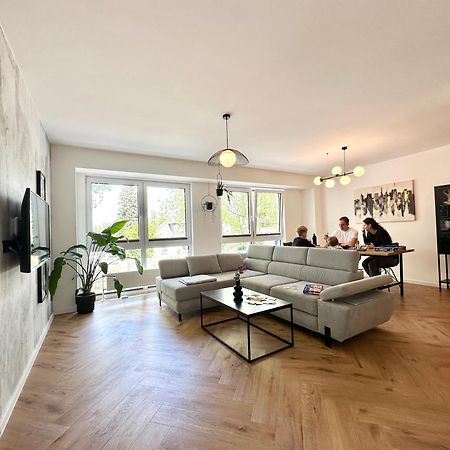 Modern Apartment - Fuer Freunde & Familien, Stadtnah, Parkplatz, E-Ladestation, Gitterbox Fuer Fahrraeder, Fitnessstudio, Digitale Gaestemappe Mit Restaurant- Und Unternehmenstipps Koblenz  Kültér fotó